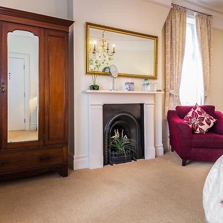 Villiers Lodge Surbiton Buitenkant foto