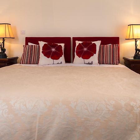 Villiers Lodge Surbiton Buitenkant foto