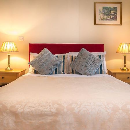 Villiers Lodge Surbiton Buitenkant foto