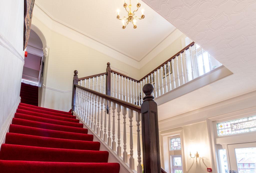 Villiers Lodge Surbiton Buitenkant foto