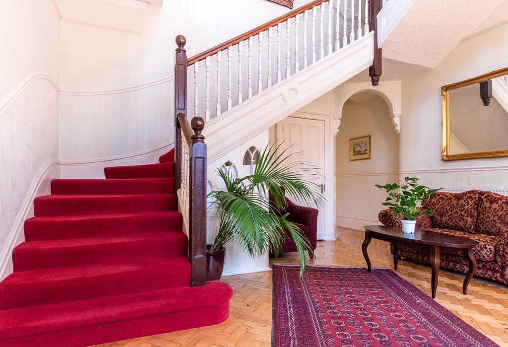 Villiers Lodge Surbiton Buitenkant foto