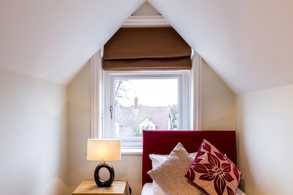 Villiers Lodge Surbiton Buitenkant foto