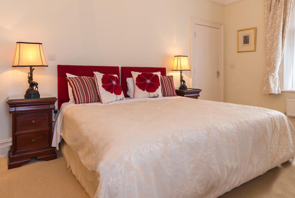Villiers Lodge Surbiton Buitenkant foto