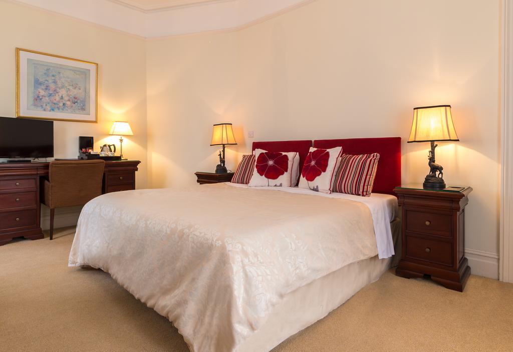 Villiers Lodge Surbiton Buitenkant foto
