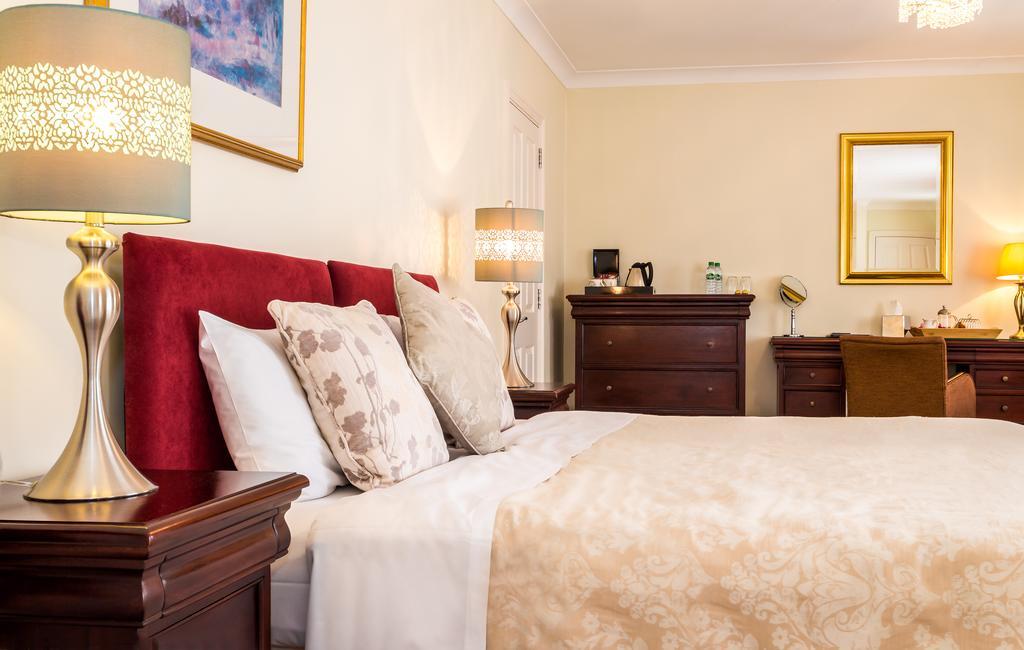 Villiers Lodge Surbiton Buitenkant foto