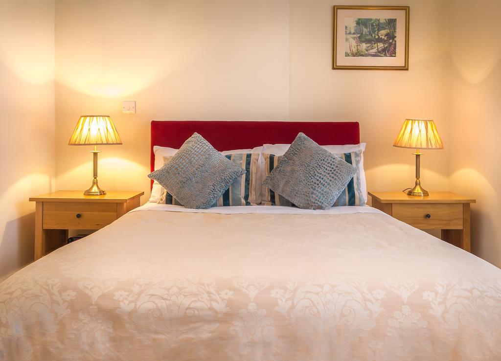 Villiers Lodge Surbiton Buitenkant foto