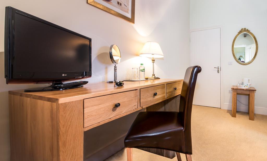 Villiers Lodge Surbiton Buitenkant foto