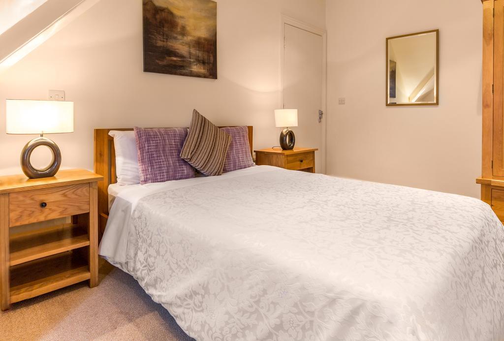 Villiers Lodge Surbiton Buitenkant foto