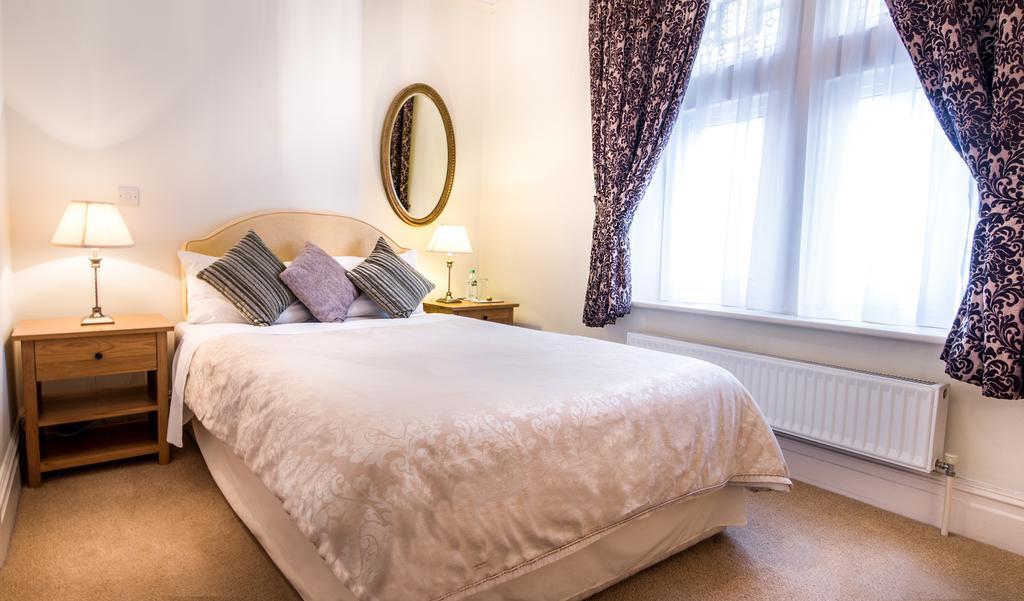 Villiers Lodge Surbiton Buitenkant foto