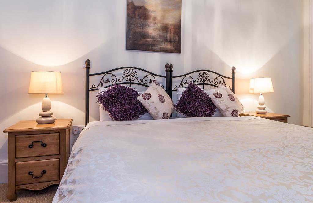 Villiers Lodge Surbiton Buitenkant foto