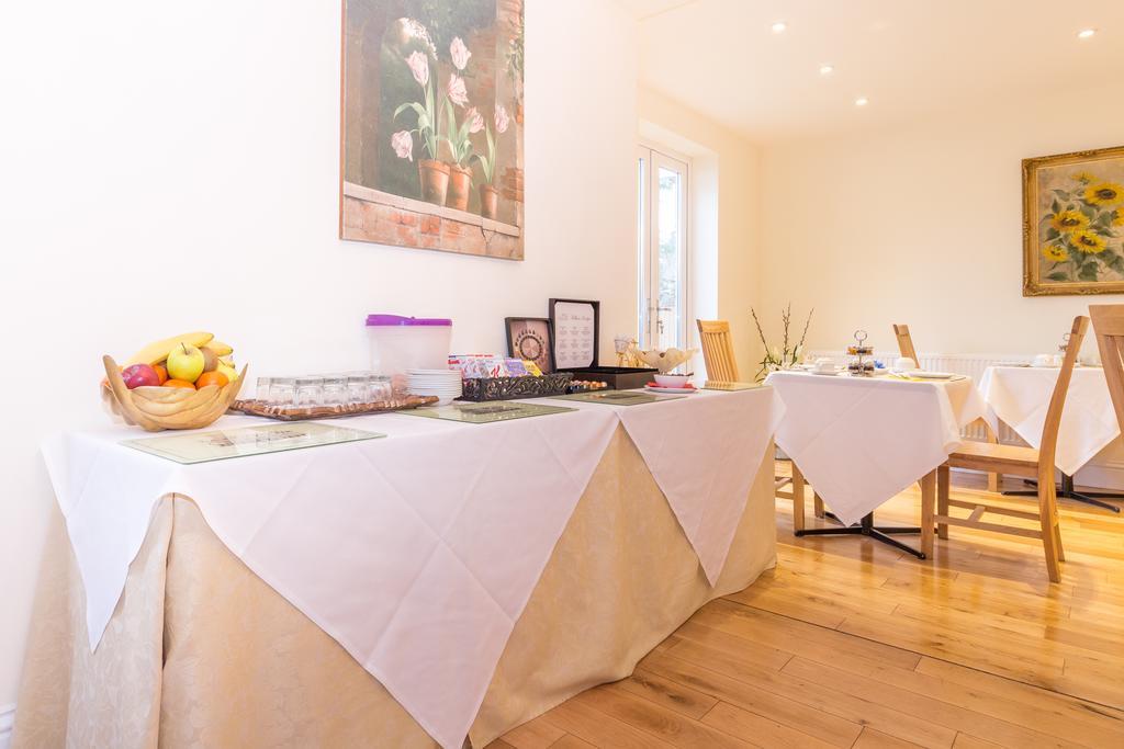 Villiers Lodge Surbiton Buitenkant foto