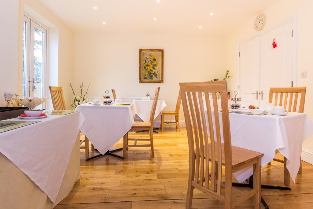 Villiers Lodge Surbiton Buitenkant foto
