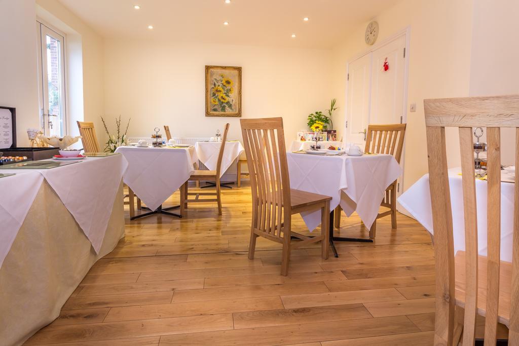 Villiers Lodge Surbiton Buitenkant foto