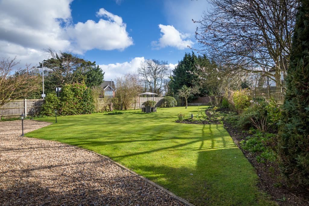 Villiers Lodge Surbiton Buitenkant foto