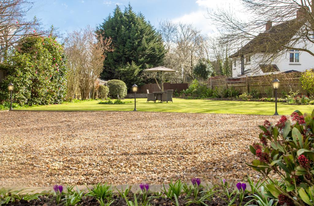 Villiers Lodge Surbiton Buitenkant foto